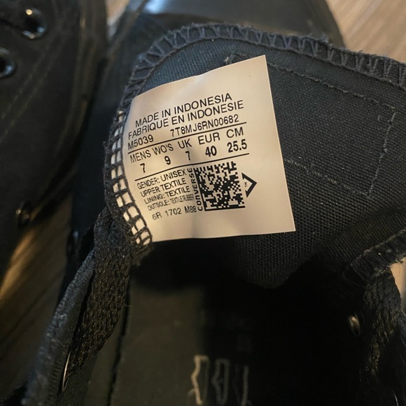 Black Low-Top Converse - Picture 7 of 7